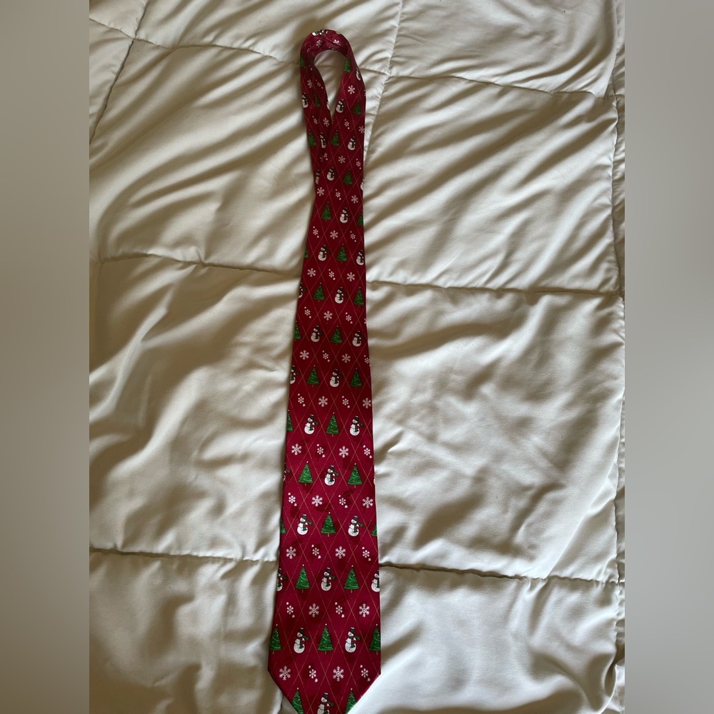 Hallmark Holiday Traditions Christmas Tie Necktie silk